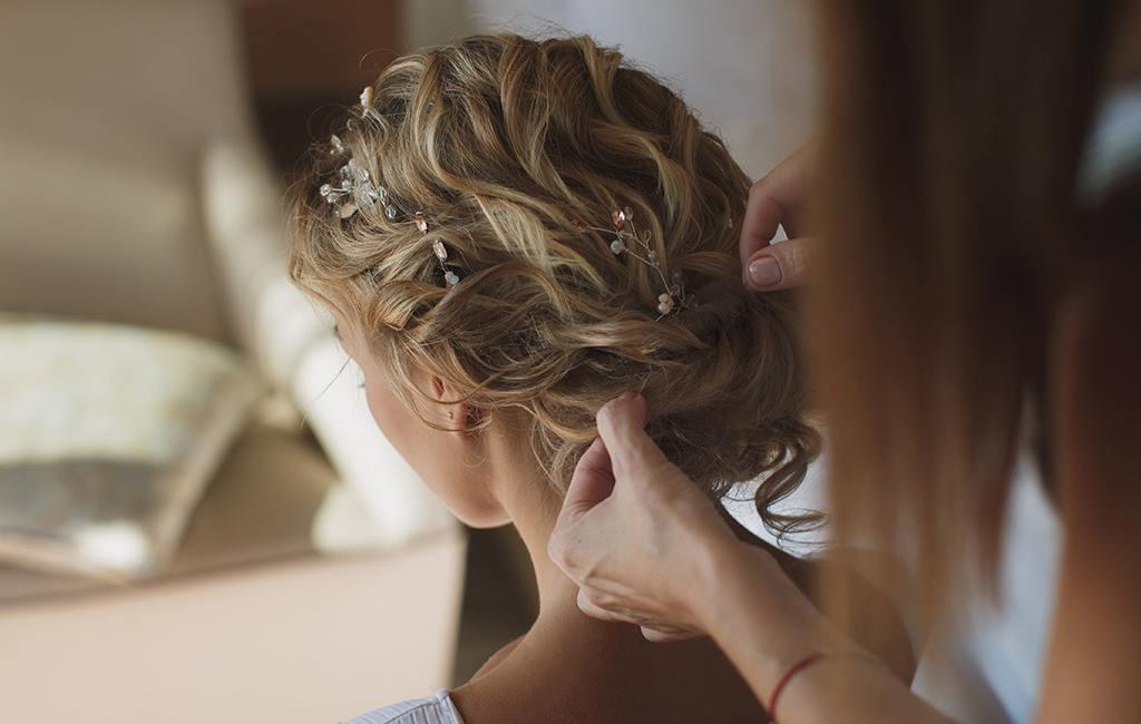 Einfache formelle Frisur