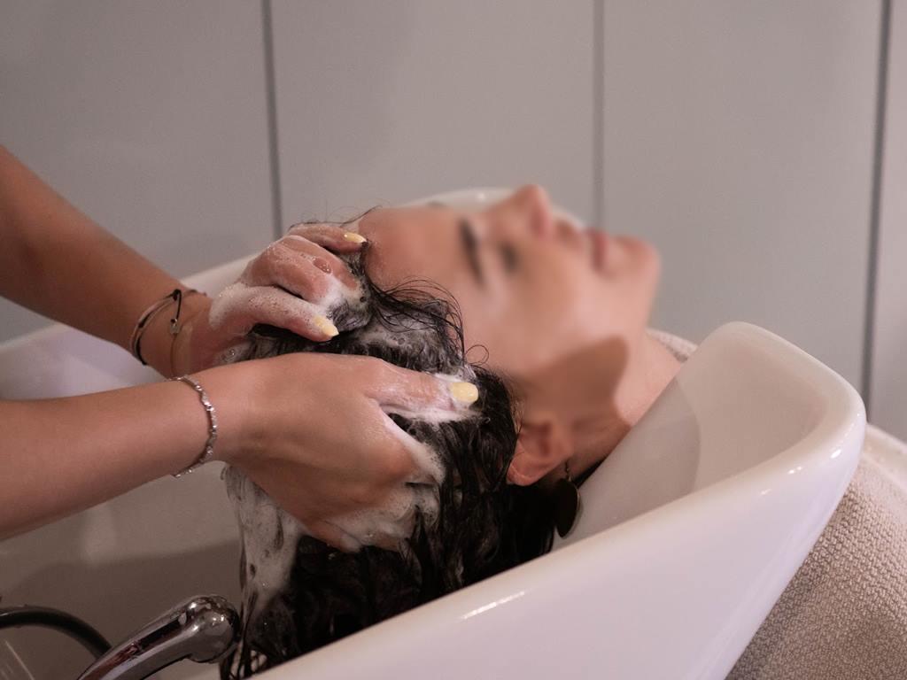 Hair washing - ladies